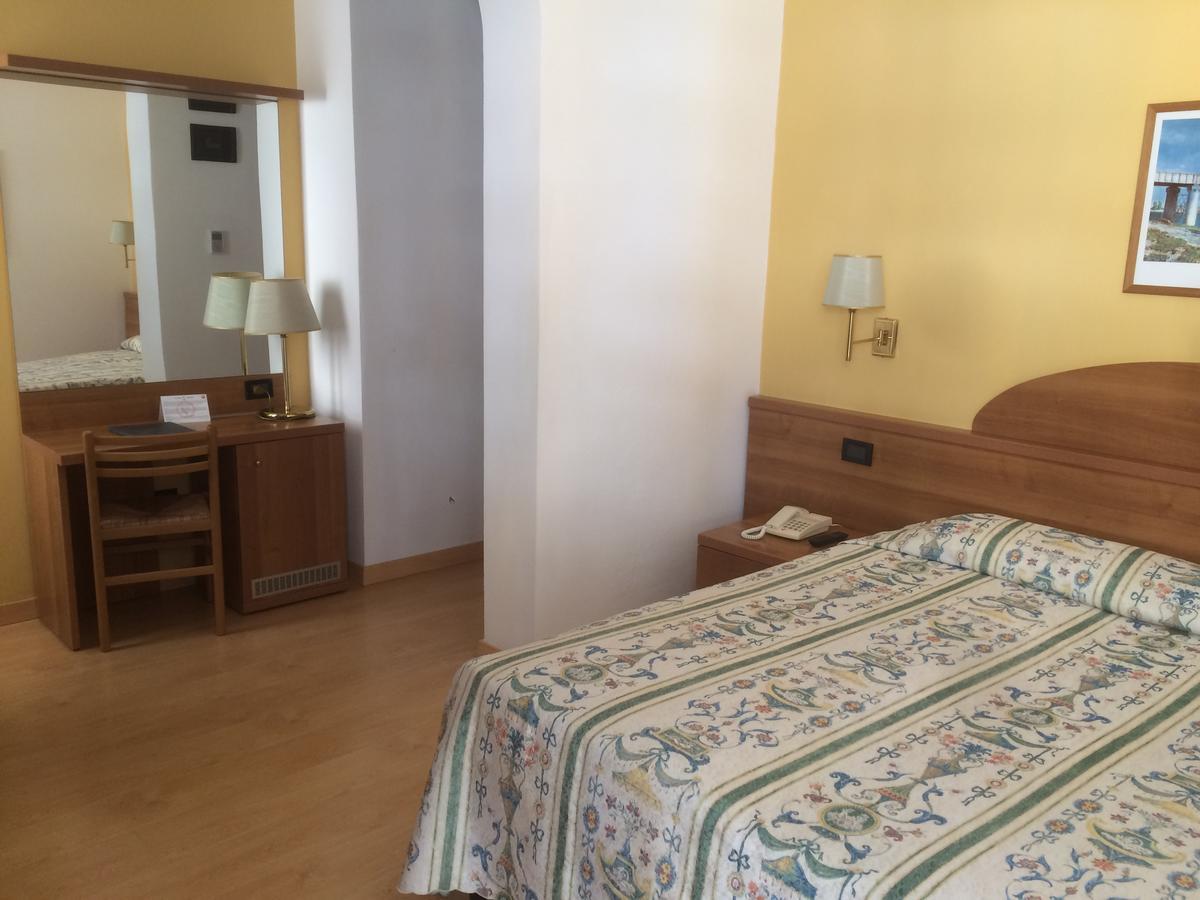 Hotel Tritone Caorle Zewnętrze zdjęcie