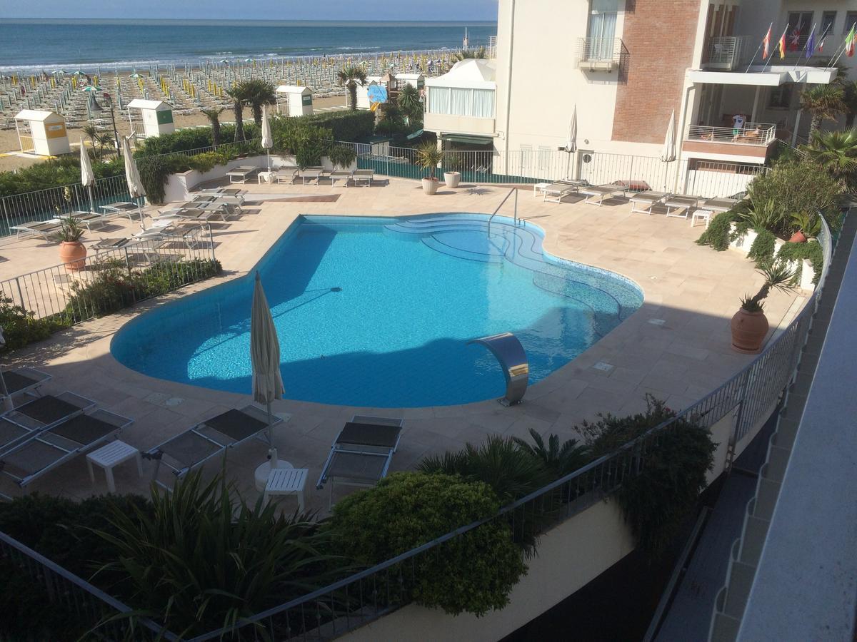 Hotel Tritone Caorle Zewnętrze zdjęcie
