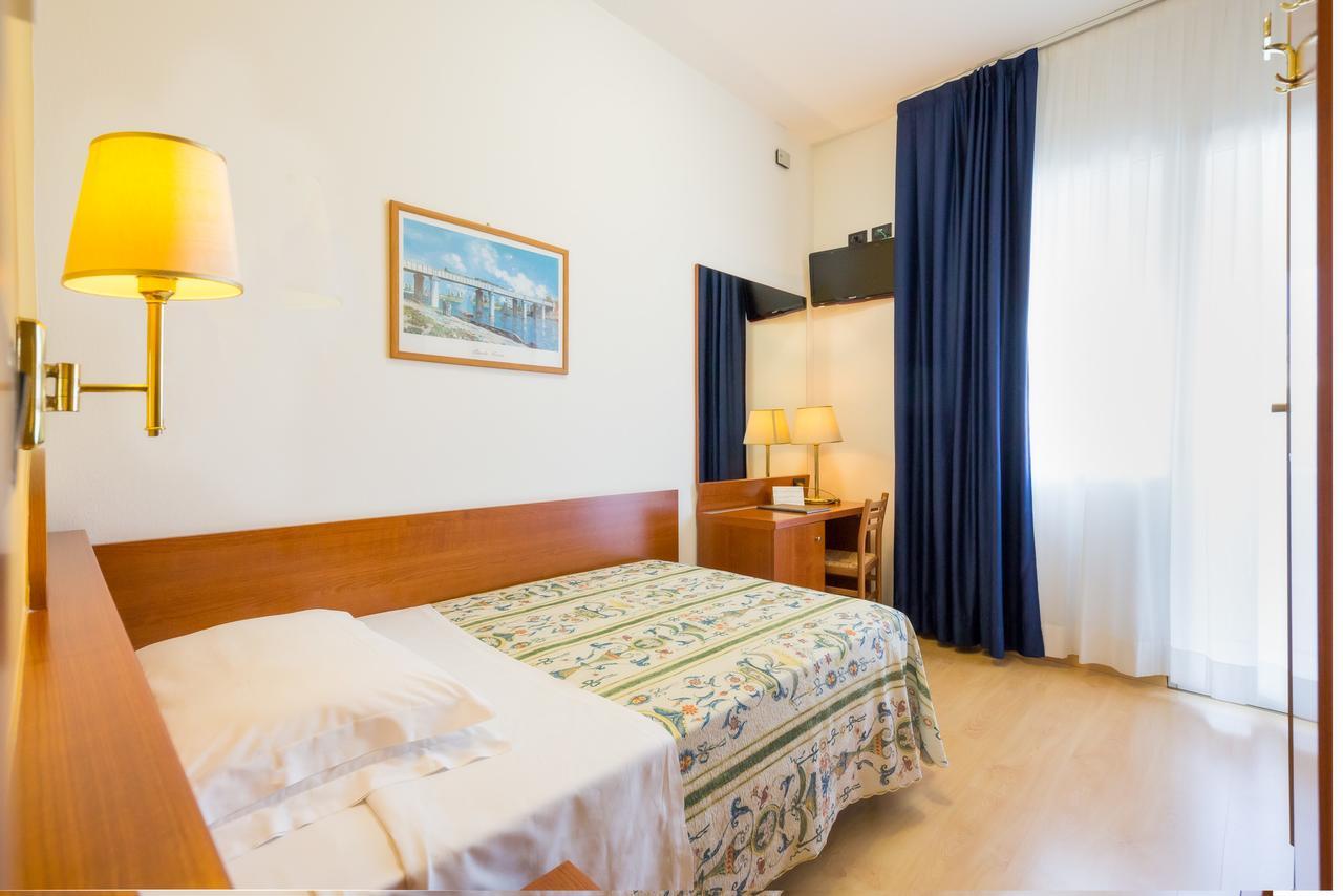 Hotel Tritone Caorle Zewnętrze zdjęcie