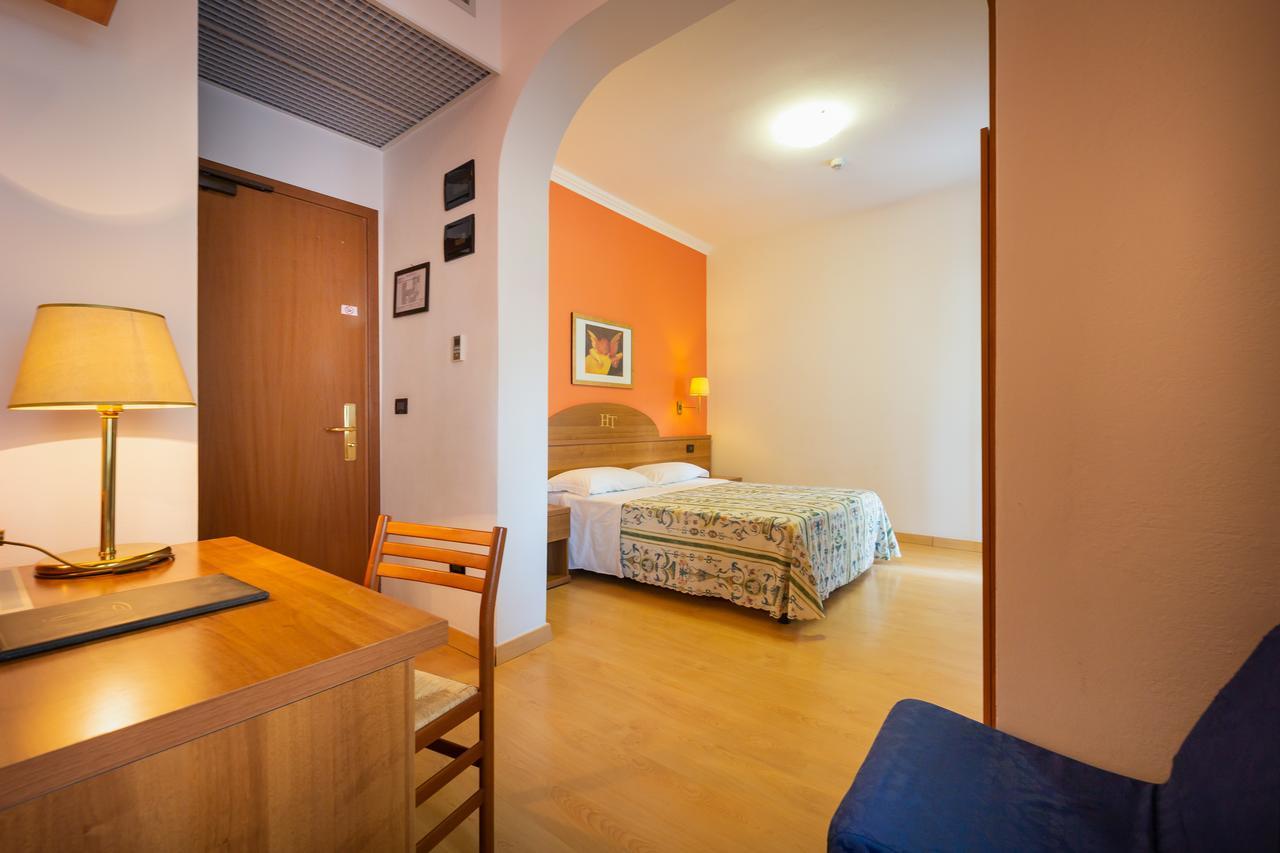 Hotel Tritone Caorle Zewnętrze zdjęcie